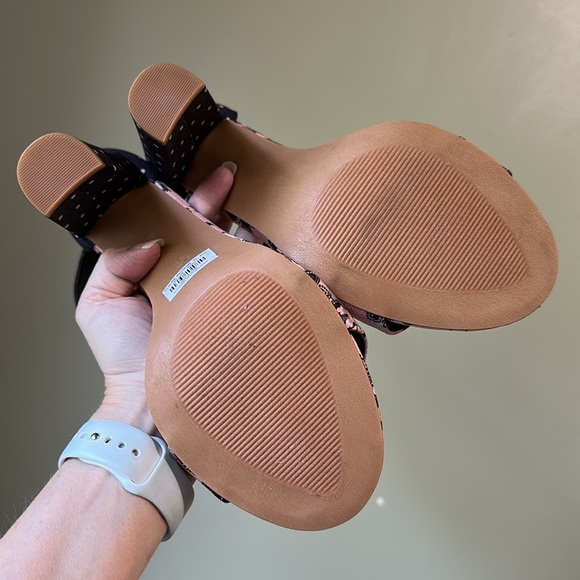 Torrid Paisley Dot Sandals Ankle Strap Pink Polk Dots High Heel Like New 10WIDE - Picture 3 of 15